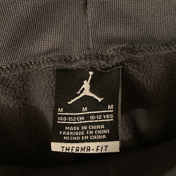 Boys Jordan therma fit shorts - Picture 3 of 3